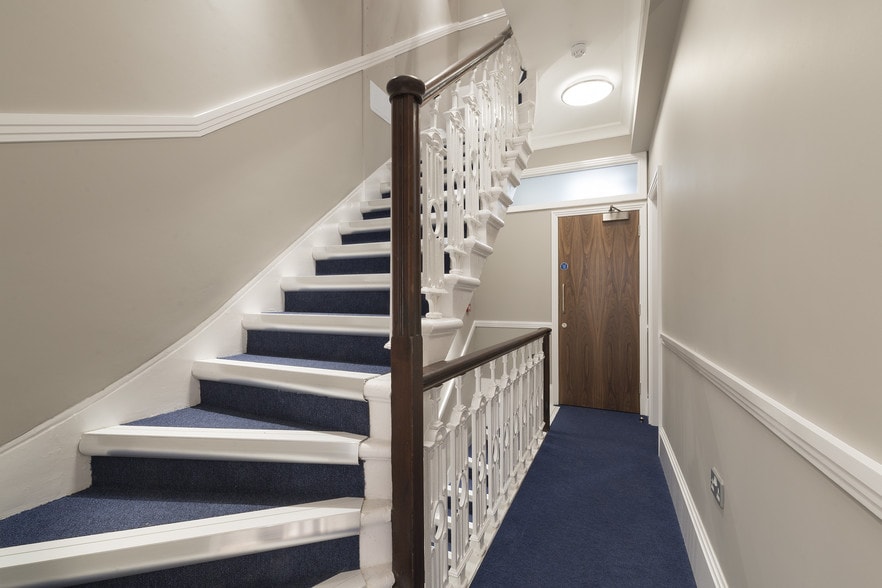 9 South Molton St, London for lease - Interior Photo - Image 2 of 9