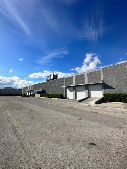 7855-7955 NW 77th Ave, Medley, FL for lease - Building Photo - Image 3 of 3