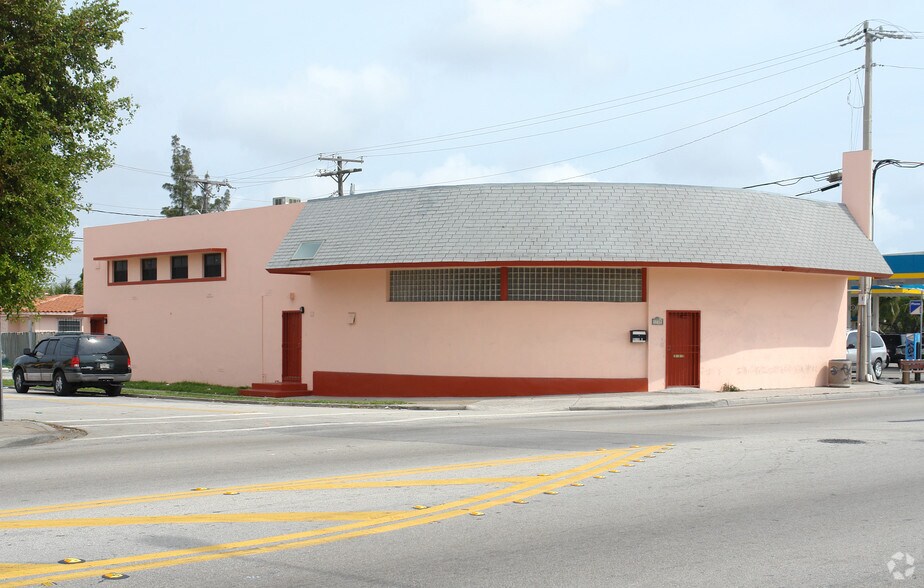 1735 NW 7th St, Miami, FL à louer - Photo du bâtiment - Image 3 de 3