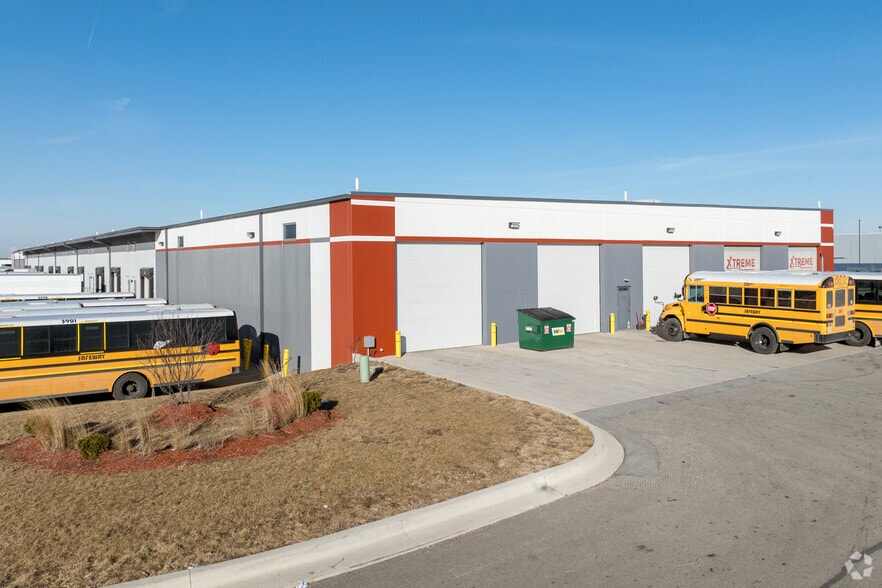 21701 Central Ave, Matteson, IL for lease - Building Photo - Image 2 of 7