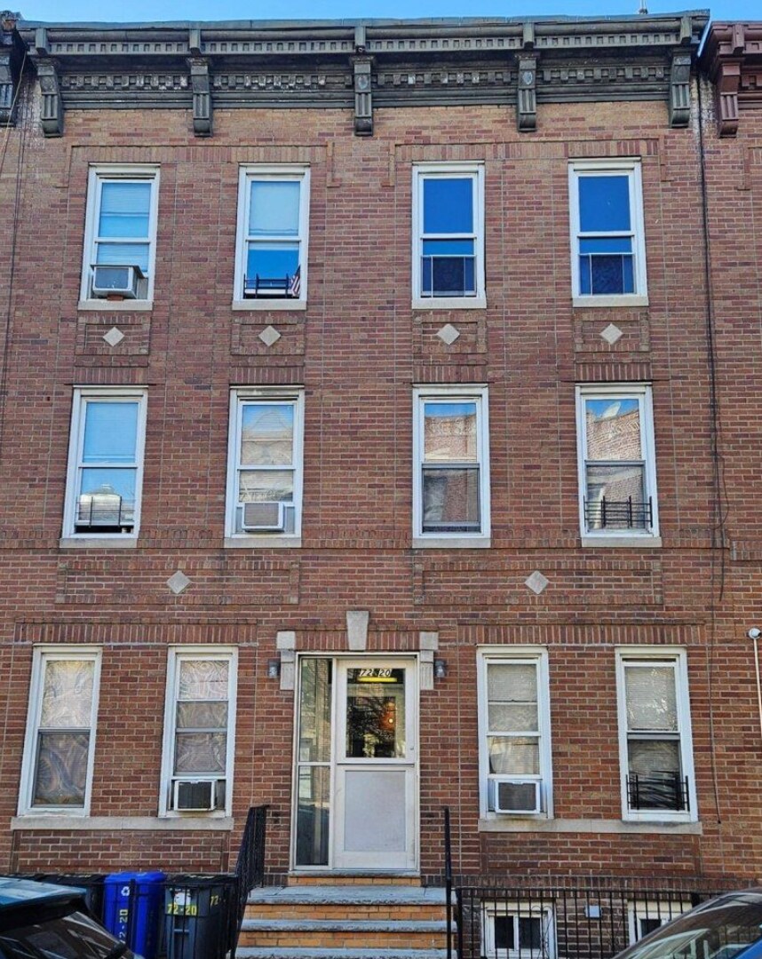 7220 67th St, Flushing, NY à vendre Photo principale- Image 1 de 4