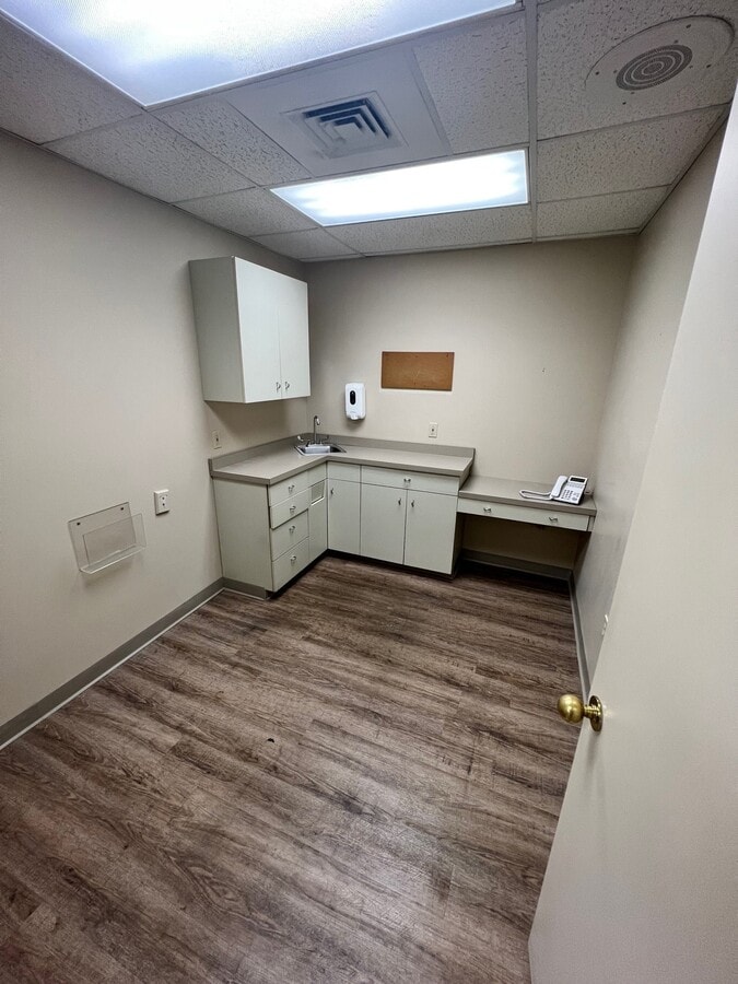 655 Saw Mill Rd, West Haven, CT 06516 - Unité Unit 4 - - Photo intérieure - Image 2 of 2
