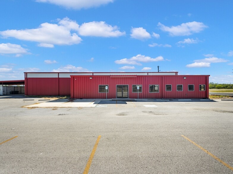 6411 Highway 90 E, Knippa, TX à vendre - Photo du bâtiment - Image 3 de 52