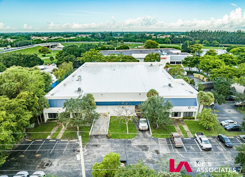 1701 Blount Rd, Pompano Beach, FL for lease - Building Photo - Image 2 of 9