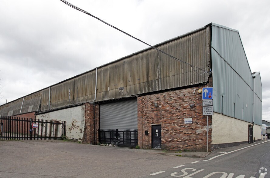 1 Potters Ln, Wednesbury à louer - Photo du bâtiment - Image 2 de 2