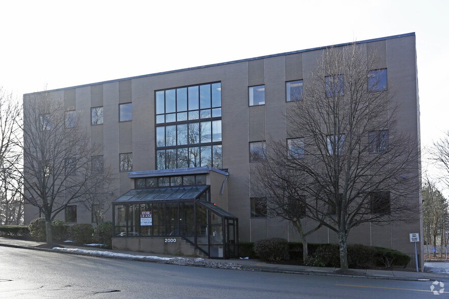 2000 Commonwealth Ave, Newton, MA à louer - Photo du bâtiment - Image 2 de 18