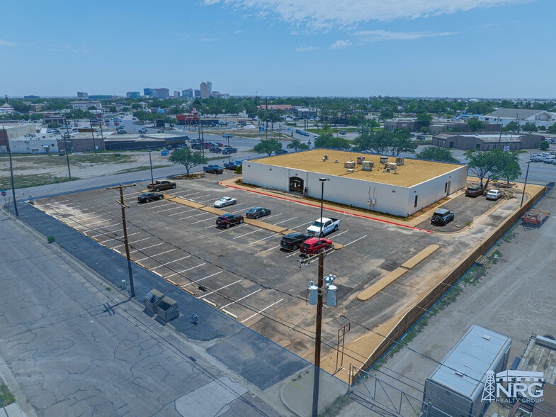 2402 W Wall St, Midland, TX for lease - Building Photo - Image 2 of 8