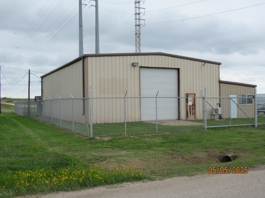 530 E 2nd St, Freeport, TX for lease Interior Photo- Image 1 of 8