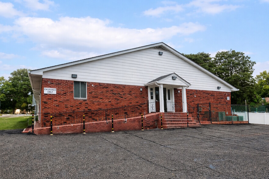 1181 Old Country Rd, Plainview, NY for lease - Building Photo - Image 3 of 4