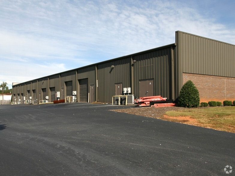 120 Old Mill Rd, Greenville, SC à louer - Photo du bâtiment - Image 2 de 12