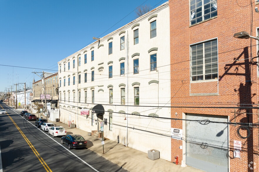3901 Main St, Philadelphia, PA à louer - Photo du bâtiment - Image 3 de 6