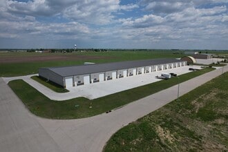 1311 NW Laurel St, Elkhart, IA for lease Building Photo- Image 2 of 4