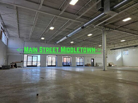 725 Main St, Middletown CT - Entrepôt