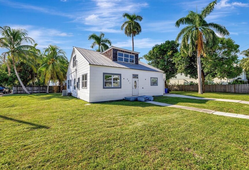 901 W Las Olas Blvd, Fort Lauderdale, FL for sale - Primary Photo - Image 1 of 38