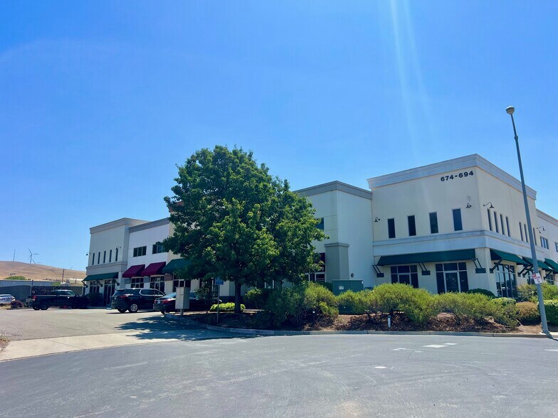670-694 Pinnacle Pl, Livermore, CA à vendre - Photo du bâtiment - Image 2 de 12