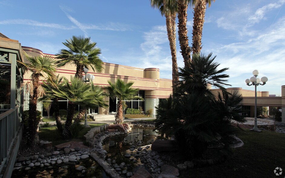 4170 S Decatur Blvd, Las Vegas, NV à louer - Photo du bâtiment - Image 3 de 3