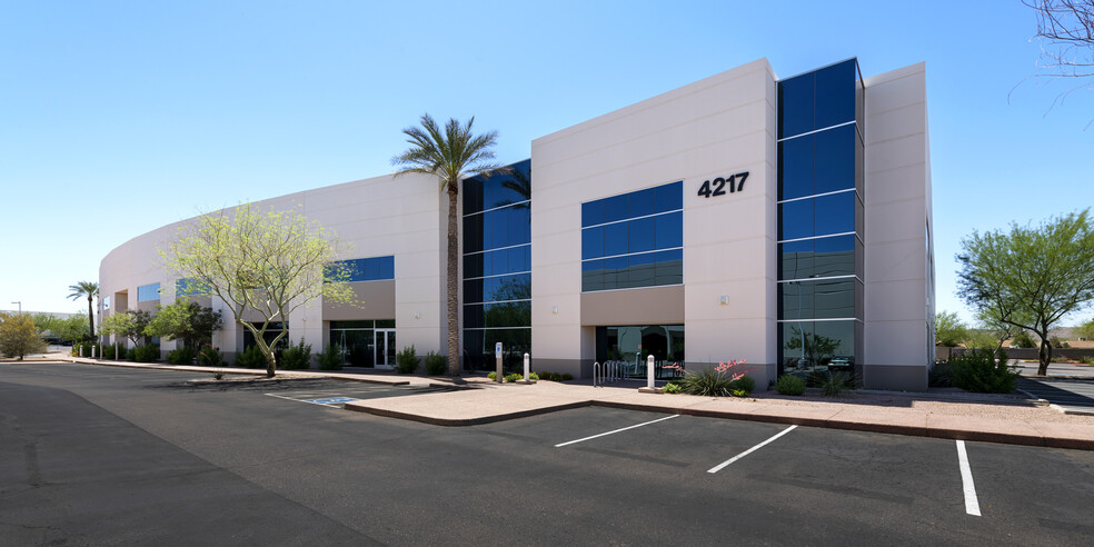 4217 E Cotton Center Blvd, Phoenix, AZ à louer - Photo du b timent - Image 1 de 1