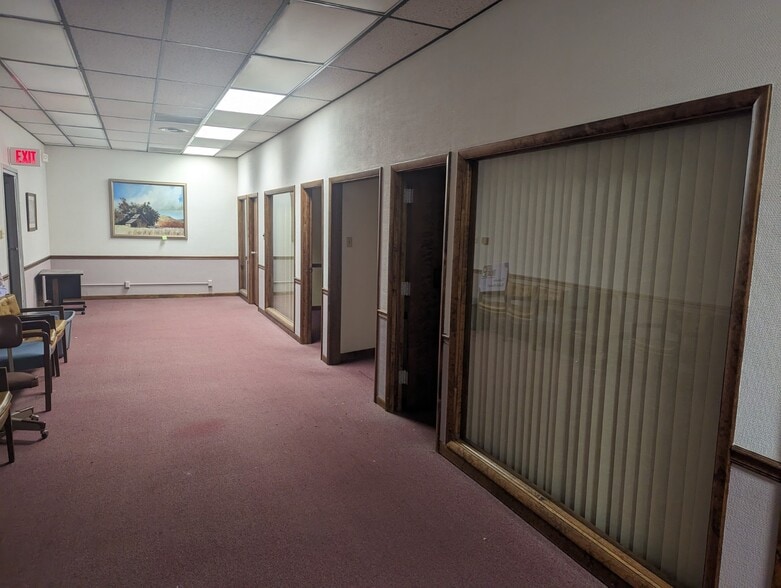 27 N Vermilion St, Danville, IL for lease - Interior Photo - Image 2 of 6