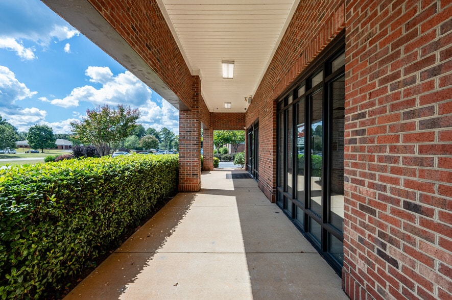 987 East St, Pittsboro, NC for lease - Building Photo - Image 2 of 8