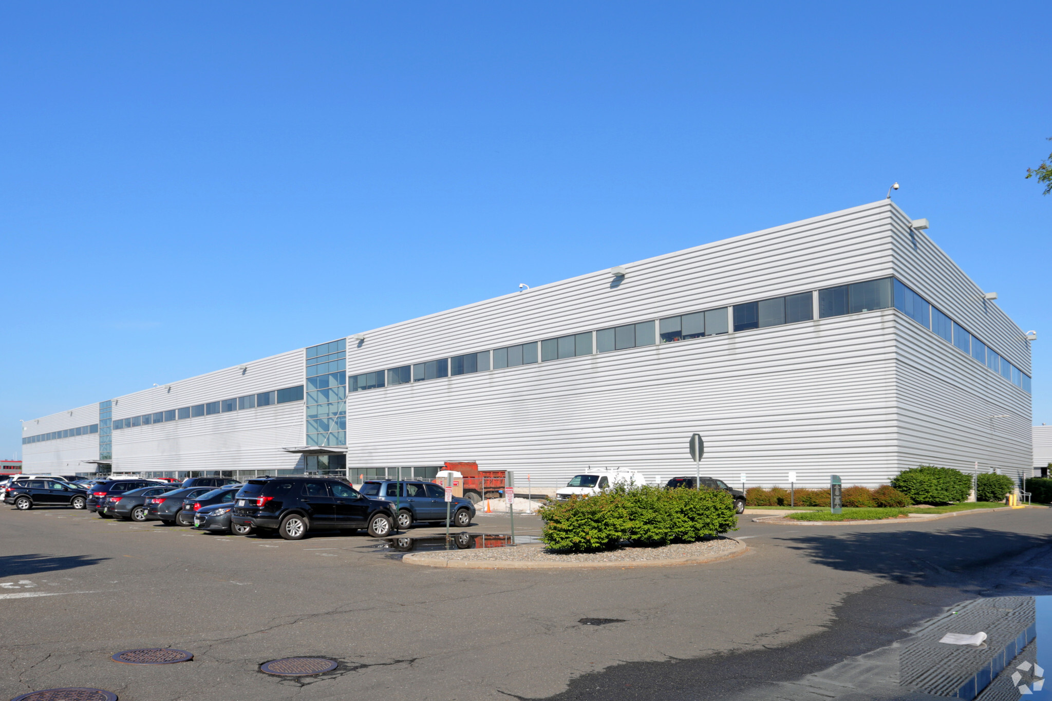 230-19 International Airport Ctr Blvd, Springfield Gardens, NY for lease Primary Photo- Image 1 of 6