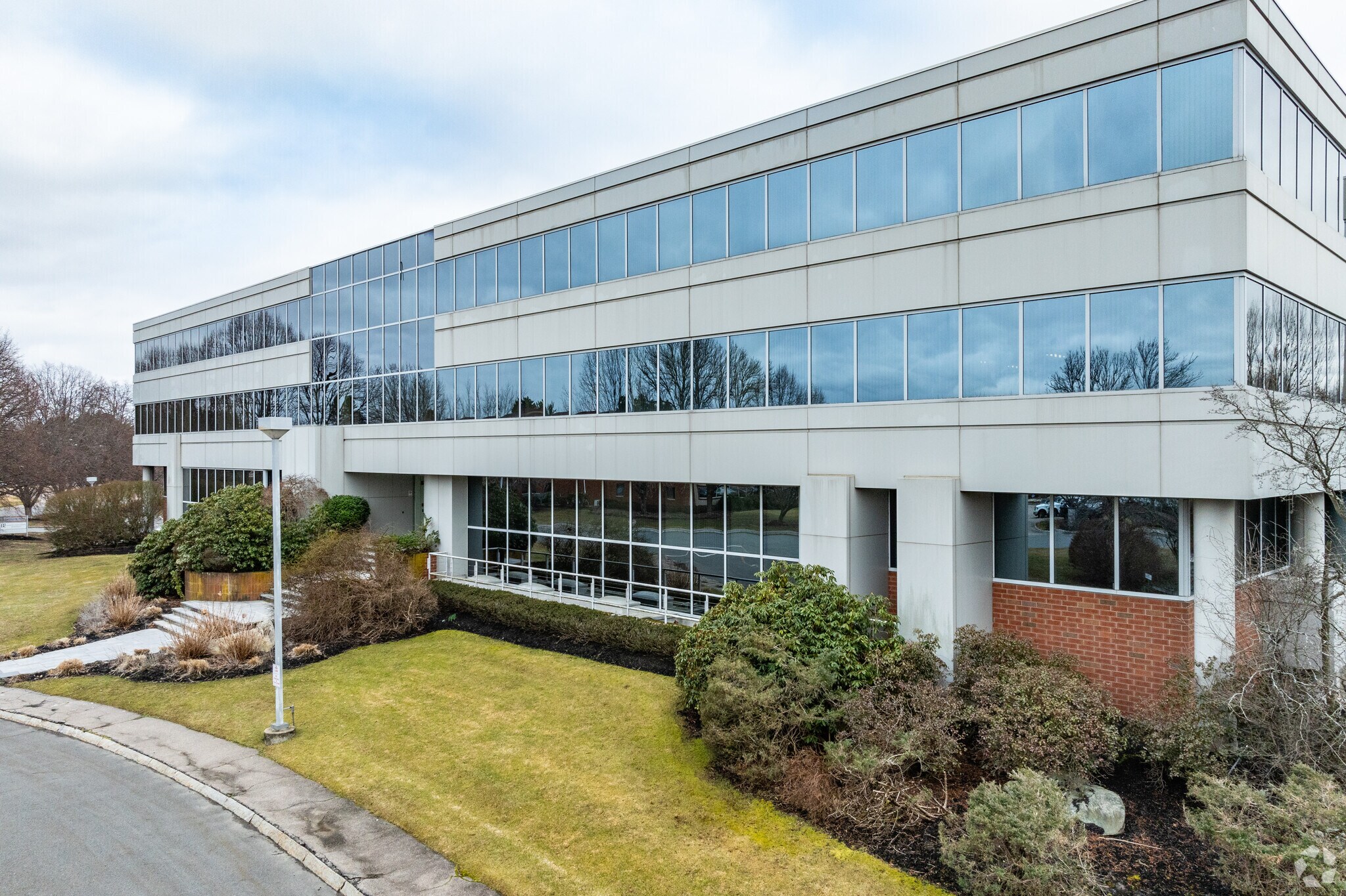 3 Edgewater Dr, Norwood, MA à louer Photo du bâtiment- Image 1 de 5