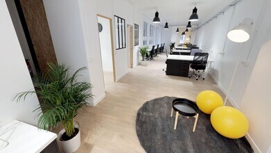 29 Rue Des Petites Ecuries, Paris for lease Interior Photo- Image 2 of 9