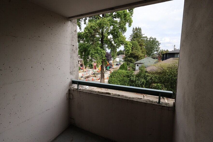 631 Sixth St, New Westminster, BC à louer - Photo du bâtiment - Image 3 de 9