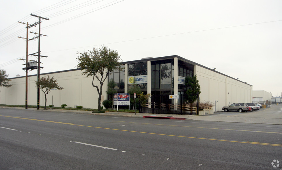 4900 S Santa Fe Ave, Vernon, CA à louer - Photo du bâtiment - Image 3 de 8