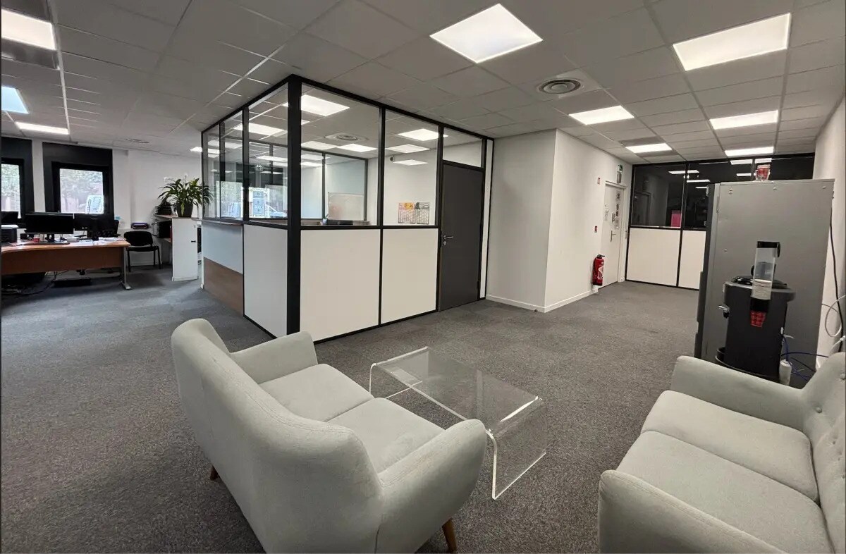 33 Rue Du Docteur Lamaze, Vénissieux for sale Building Photo- Image 1 of 8