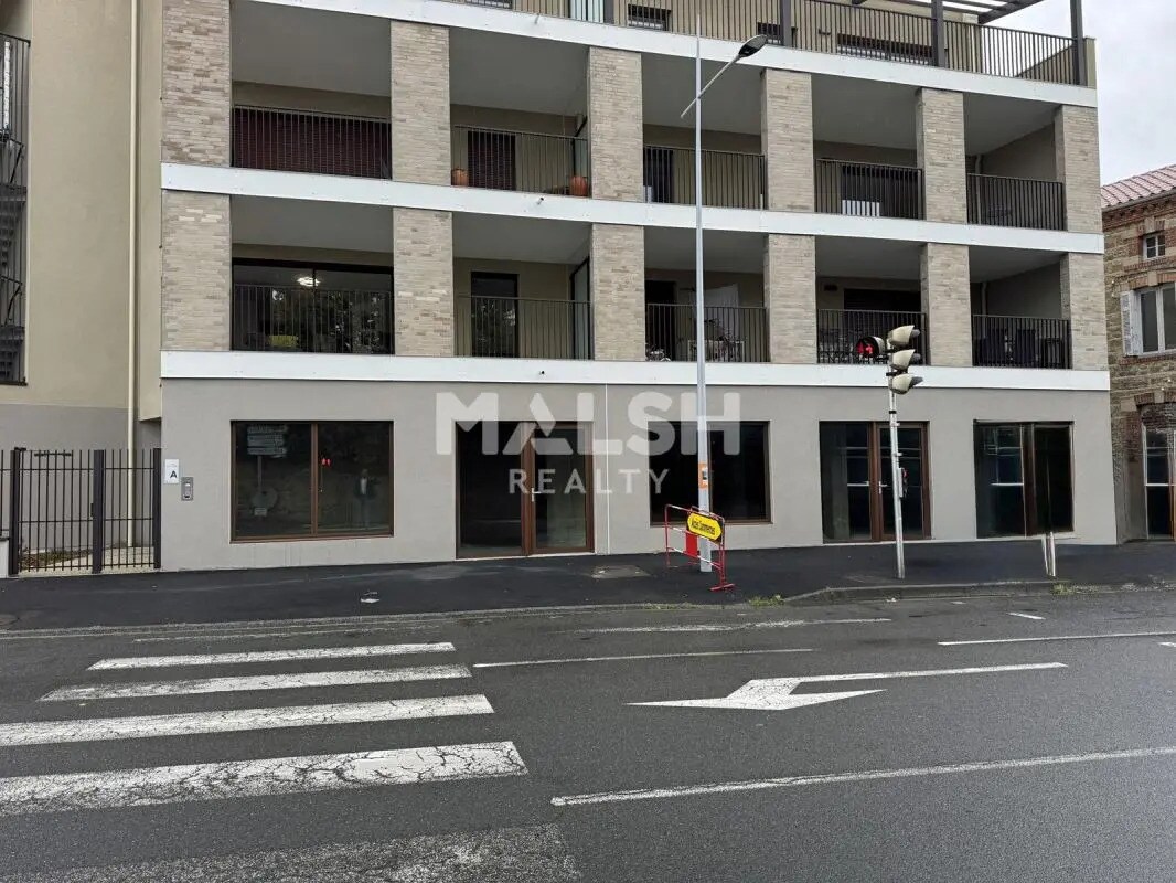 Office in Saint-Just-Saint-Rambert for lease Building Photo- Image 1 of 4