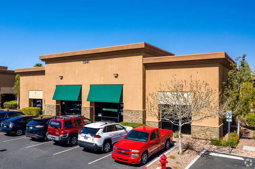 7229 W Sahara Ave, Las Vegas, NV à vendre - Photo du bâtiment - Image 2 de 14