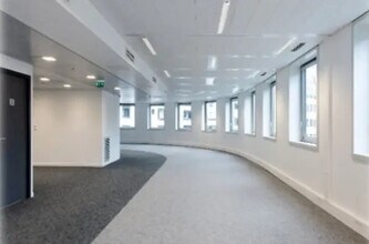 41-47 Rue Louis Blanc, Courbevoie for sale Interior Photo- Image 2 of 7