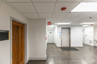 4675 Ponce de Leon Blvd, Coral Gables, FL à louer Photo intérieure- Image 2 de 11