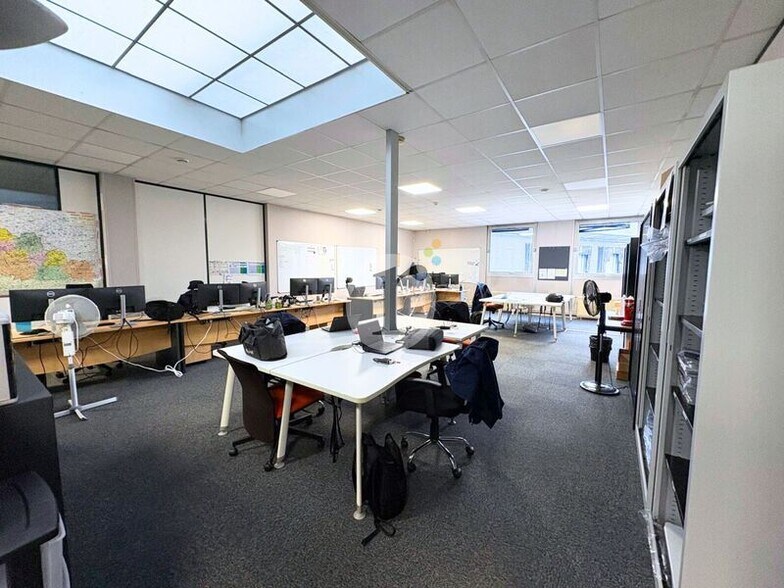 Flex in Lezennes for lease - Interior Photo - Image 3 of 13