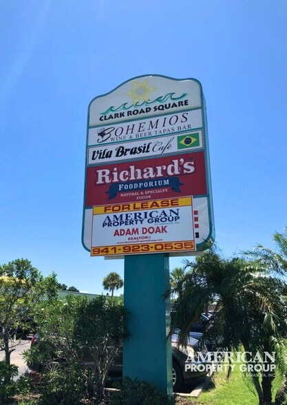 3226-3246 Clark Rd, Sarasota, FL à louer - Photo du bâtiment - Image 2 de 4