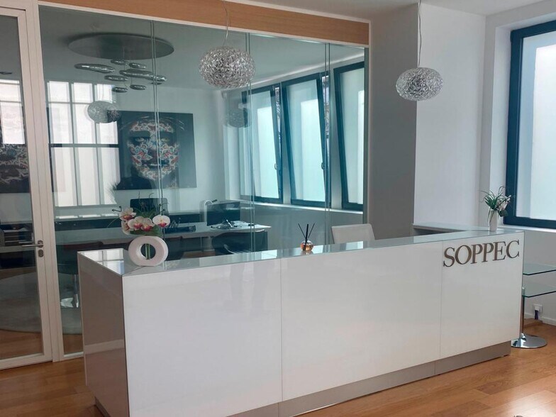 15 Rue Rouget De Lisle, Courbevoie à vendre - Photo intérieure - Image 2 de 2