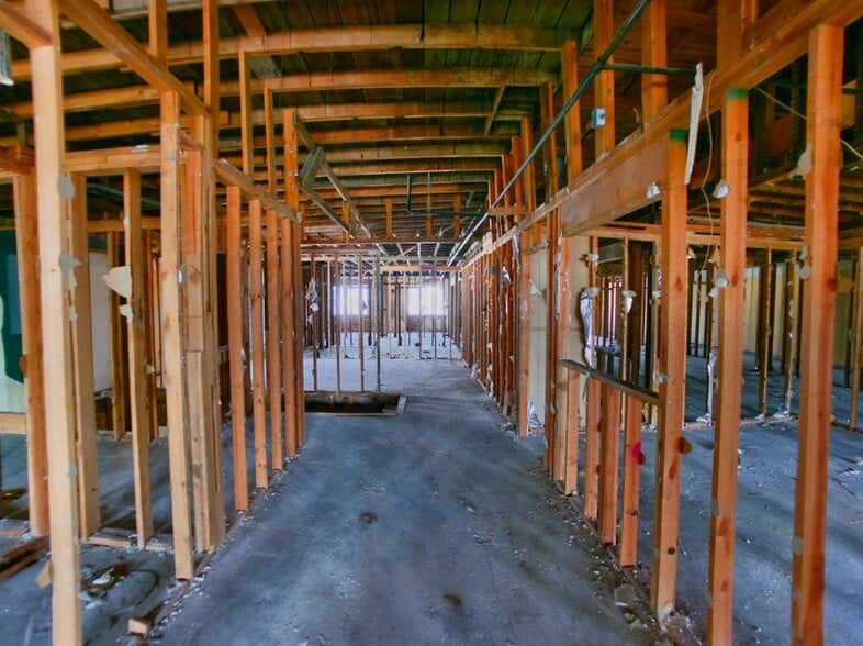 21 S Main St, Miami, OK for sale - Interior Photo - Image 3 of 6