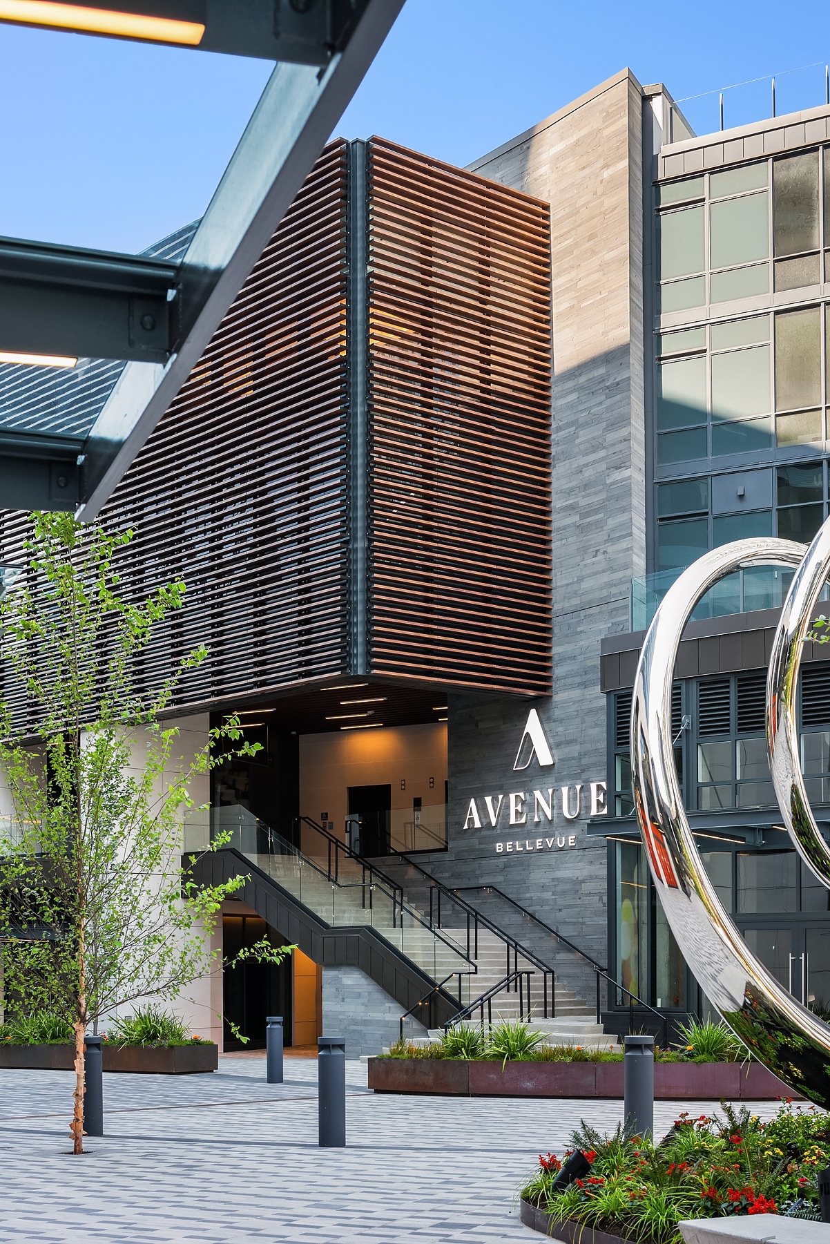 10300-10330 NE 8th St, Bellevue, WA à louer Photo du bâtiment- Image 1 de 4