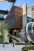 10300-10330 NE 8th St, Bellevue, WA à louer Photo du bâtiment- Image 1 de 4