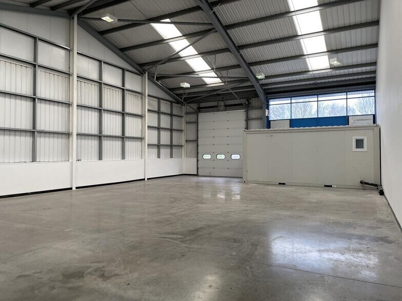 Parkhall Rd, Stoke On Trent à louer - Photo du bâtiment - Image 2 de 8