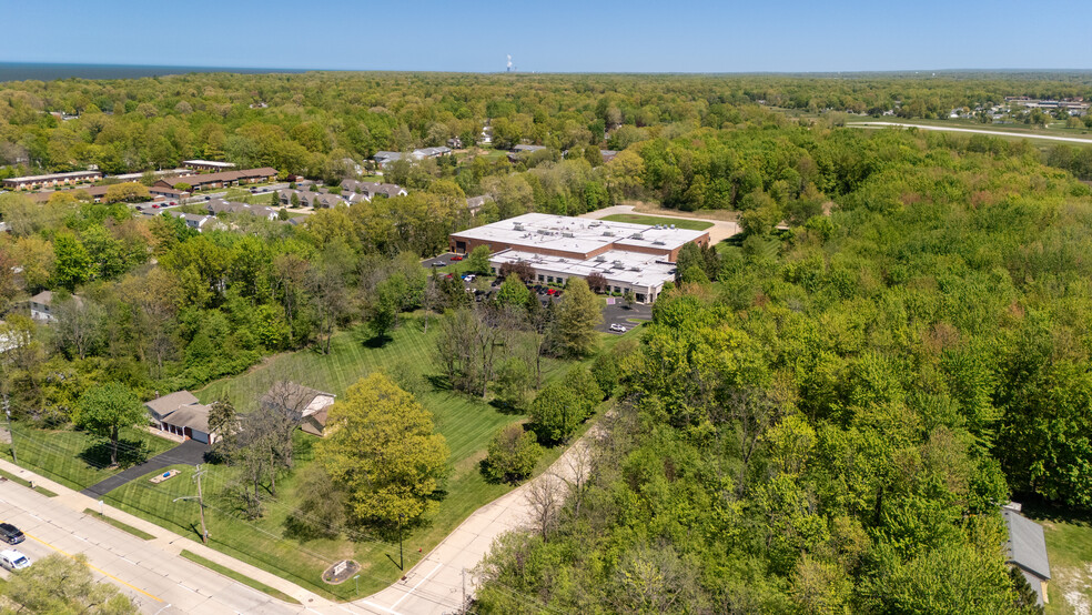 38601 Kennedy Pky, Willoughby, OH à louer - Photo du bâtiment - Image 3 de 9