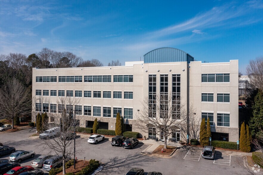 530 New Waverly Pl, Cary, NC à louer - Photo du bâtiment - Image 3 de 14