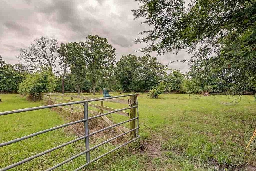 26298 Hwy 105 W, Montgomery, TX à vendre - Photo du bâtiment - Image 3 de 69