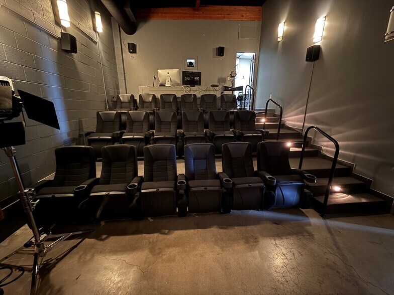 620-624 N Victory Blvd, Burbank, CA à louer - Photo du bâtiment - Image 3 de 17