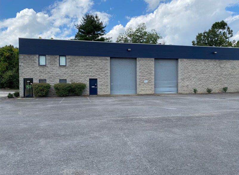 2201 Morgantown Industrial Park Dr, Morgantown, WV à louer - Photo du bâtiment - Image 3 de 6