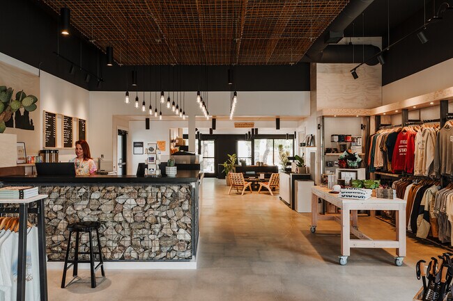 Plus de détails pour 54850 29 Palms Hwy, Yucca Valley, CA - Services hôteliers à vendre