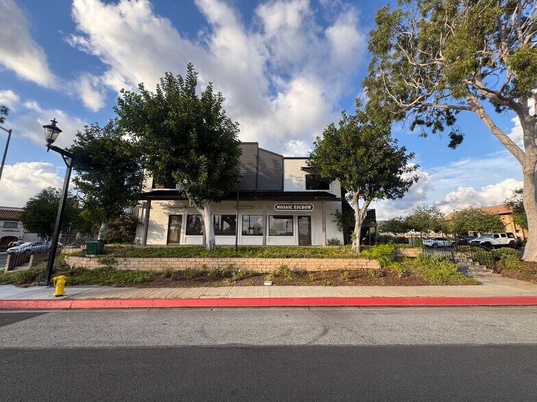 451 W bonita Ave, San Dimas, CA à louer - Photo du bâtiment - Image 2 de 7