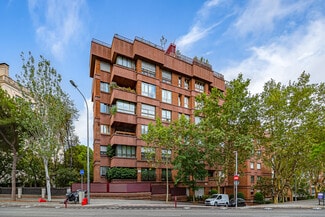 Plus de détails pour Multi-résidentiel à vendre