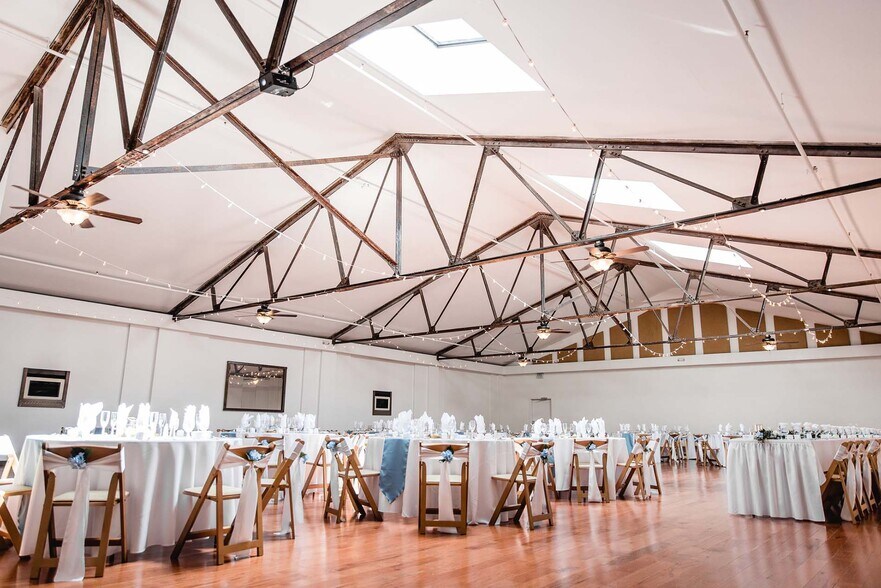 416-426 W 3rd St portefeuille de 2 propriétés à vendre sur LoopNet.ca - Photo intérieure - Image 3 de 6