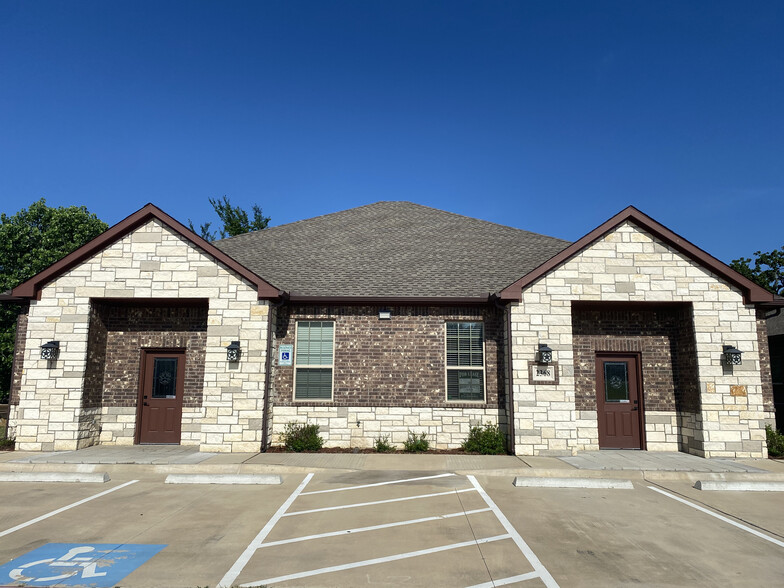 2366-2372 S Uecker Ln, Lewisville, TX for lease - Building Photo - Image 2 of 9